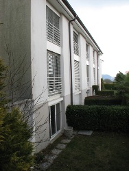 4-Zimmer-Eckhaus mit 2 Gartensitzplätzen in Astano / Malcantone